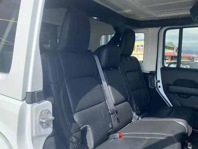 クライスラー・ジープ ジープ ラングラー アンリミテッド サハラ 福岡県 2023(令5)年 2.8万km 白 １オーナー/ACC/純正ナビ/フルセグ/バックカメラ/フロントカメラ/黒革/シートヒーター/ステアリングヒーター/ETC/前後ドラレコ/前後コーナーセンサー/オートライト/保証書/取説/スペアキー
