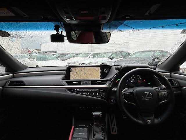 レクサス ＥＳ 300h Fスポーツ 埼玉県 2019(平31)年 4万km ホワイトノーヴァガラスフレーク メーカーナビ/【CD/DVD/フルセグ/Bluetooth】/バックカメラ/ムーンルーフ/レーダークルーズコントロール/プリクラッシュセーフティシステム/ブラインドスポットモニター/シーケンシャルターンランプ/3眼LEDヘッドライト/パワーシート/シートヒーター/エアーシート/ステアリングヒーター/ドライブレコーダー/ETC