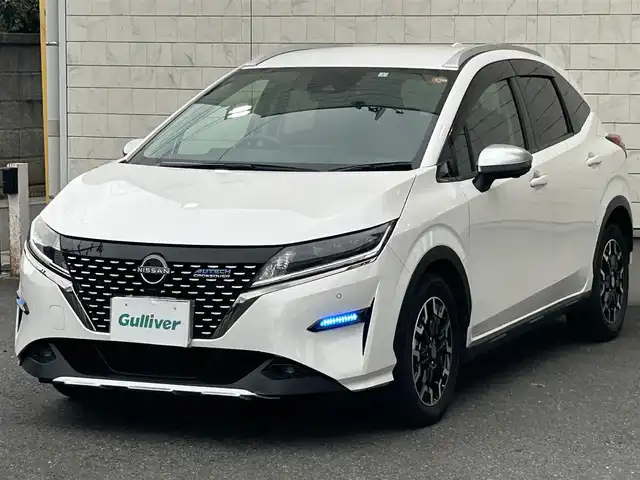 日産 ノート オーテック Xオーバー FOUR +アクティブ 埼玉県 2023(令5)年 2.3万km ピュアホワイトパール 登録時22341km/ワンオーナー/4WD/日産コネクトナビ(AM/FM/BT/フルセグTV)/B・F・S・全方位カメラ/純正ドライブレコーダー（前）/クルーズコントロール追従有/BSM/プロパイロット/前後コーナーセンサー/置くだけ充電/ビルトインETC2.0/純正フロアマット/純正ドアバイザー/ルーフレール/ＡＵＴＥＣＨ専用インテリア/専用ブラックレザレットシート/専用ブラック本革巻ステアリング/前席シートヒーター/ステアリングヒーター/ステアリングスイッチ/AUTECH16インチAW/純正ＬＥＤヘッドライト/フォグランプ/オートライト/トノカバー/横滑り防止装置/プッシュスタート/スマートキー/スペアキー1本/車両/ナビ取扱説明書/保証書