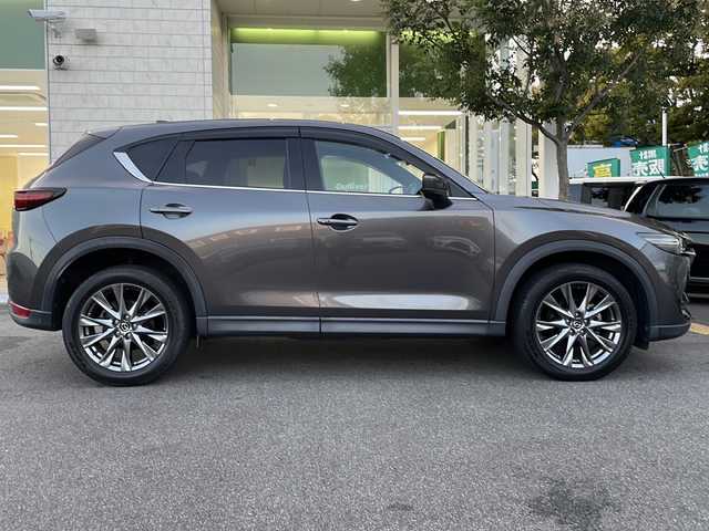 マツダ ＣＸ－５ XD エクスクルーシブモード 鳥取県 2019(令1)年 5.2万km マシーングレープレミアムM 4WD/i-ACTIVSENSE/・スマートブレーキサポート/・ブラインド・スポット・モニタリング/・車線逸脱警報システム/メーカーナビ/・フルセグ/CD/DVD/Bluetooth/全方位モニター/BOSEサウンドシステム/10スピーカー/本革シート/・シートヒーター/ベンチレーション/ハンドルヒーター/パワーリアゲート/スマートキー/プッシュスタート/ETC/アクティブドライビングディスプレイ/前後ドライブレコーダー/高輝度ダーク塗装純正19AW/LEDヘッドライト/オートライト/W&サイドエアバック/カーテンエアバック