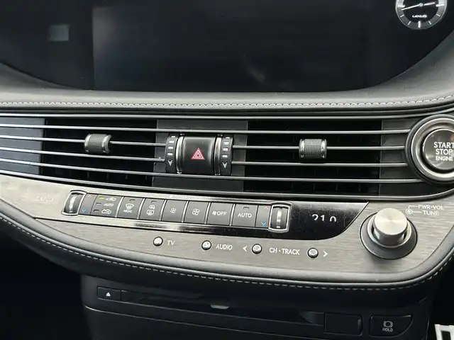 レクサス ＬＳ 500 Fスポーツ 茨城県 2018(平30)年 5.6万km ホワイトノーヴァガラスフレーク サンル-フ /マクレビ /HUD /サラウンドビューモニター /黒革 /シートヒーター /ベンチレーション /M付パワーシート /デジタルインナーミラー /レクサスSFT /ACC /LKA /BSM /RCTA /パワートランク /三眼LED /ナビ /12セグ /BT/USB/DVD /パークセンサー /ETC2.0 /禁煙車