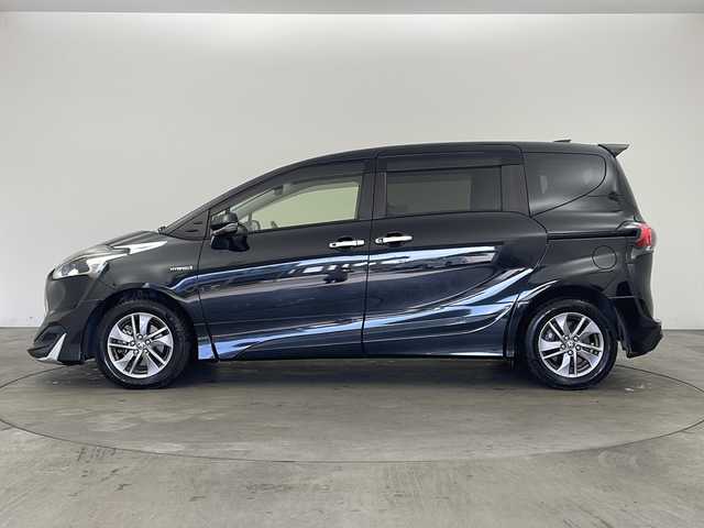 トヨタ シエンタ ハイブリッド ファンベースG 兵庫県 2019(平31)年 5.9万km ブラックマイカ ・Toyota　Safety　Sense/・プリクラッシュセーフティ/・レーンディパーチャーアラート/・オートマチックハイビーム/・先行車発進告知/・クルーズコントロール/・両側パワースライドドア/・モデリスタエアロ/・ドライブレコーダー/・ＬＥＤヘッドライト/・オートライト/・フォグランプ/・ＥＴＣ/・スマートキー/・プッシュスタート/・社外シフトノブ/・純正15インチアルミホイール/・レザー調シートカバー
