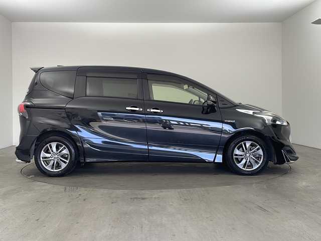トヨタ シエンタ ハイブリッド ファンベースG 兵庫県 2019(平31)年 5.9万km ブラックマイカ ・Toyota　Safety　Sense/・プリクラッシュセーフティ/・レーンディパーチャーアラート/・オートマチックハイビーム/・先行車発進告知/・クルーズコントロール/・両側パワースライドドア/・モデリスタエアロ/・ドライブレコーダー/・ＬＥＤヘッドライト/・オートライト/・フォグランプ/・ＥＴＣ/・スマートキー/・プッシュスタート/・社外シフトノブ/・純正15インチアルミホイール/・レザー調シートカバー