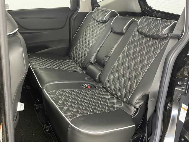 トヨタ シエンタ ハイブリッド ファンベースG 兵庫県 2019(平31)年 5.9万km ブラックマイカ ・Toyota　Safety　Sense/・プリクラッシュセーフティ/・レーンディパーチャーアラート/・オートマチックハイビーム/・先行車発進告知/・クルーズコントロール/・両側パワースライドドア/・モデリスタエアロ/・ドライブレコーダー/・ＬＥＤヘッドライト/・オートライト/・フォグランプ/・ＥＴＣ/・スマートキー/・プッシュスタート/・社外シフトノブ/・純正15インチアルミホイール/・レザー調シートカバー