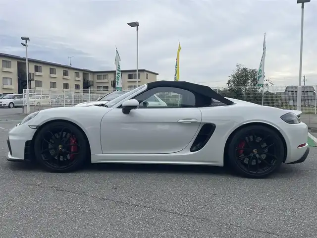 ポルシェ ポルシェ ７１８スパイダー 兵庫県 2021(令3)年 0.9万km 白 ワンオーナー/純正メーカーナビ/ハーフレザーシート/バックカメラ/アイドリングストップ/ビルトインETC2.0/シートヒーター/PDLS LEDヘッドライト/Auto BLIP/純正フロアマット/純正20インチアルミ