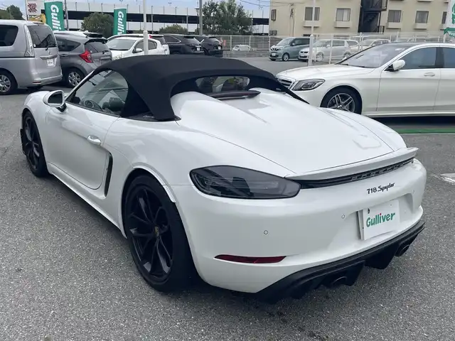 ポルシェ ポルシェ ７１８スパイダー 兵庫県 2021(令3)年 0.9万km 白 ワンオーナー/純正メーカーナビ/ハーフレザーシート/バックカメラ/アイドリングストップ/ビルトインETC2.0/シートヒーター/PDLS LEDヘッドライト/Auto BLIP/純正フロアマット/純正20インチアルミ