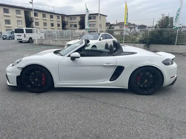 ポルシェ ポルシェ ７１８スパイダー 兵庫県 2021(令3)年 0.9万km 白 ワンオーナー/純正メーカーナビ/ハーフレザーシート/バックカメラ/アイドリングストップ/ビルトインETC2.0/シートヒーター/PDLS LEDヘッドライト/Auto BLIP/純正フロアマット/純正20インチアルミ