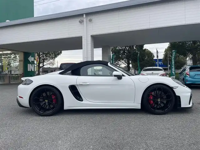 ポルシェ ポルシェ ７１８スパイダー 兵庫県 2021(令3)年 0.9万km 白 ワンオーナー/純正メーカーナビ/ハーフレザーシート/バックカメラ/アイドリングストップ/ビルトインETC2.0/シートヒーター/PDLS LEDヘッドライト/Auto BLIP/純正フロアマット/純正20インチアルミ