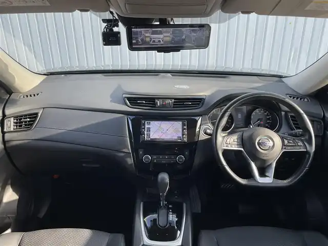 日産 エクストレイル 20Xi 滋賀県 2020(令2)年 4万km チタニウムカーキ 純正メモリナビ/・AM/FM/・CD/SD/・Bluetooth/・フルセグTV/アラウンドビューモニター/ステアリングスイッチ/革巻きステアリング/プロパイロット/エマージェンシーブレーキ/車線逸脱警報/車線逸脱抑制/後側方車両検知/移動物検知/クロストラフィックアラート/クリアランスソナー/コーナリングスタビリリティアシスト/アクティブエンジンブレーキ/追従クルーズコントロール/オーマチックハイビーム/パワーバックドア/ビルトインETC/前後ドライブレコーダー/デジタルインナーミラー/全席シートヒーター/ウェルカムライト/電動格納ミラー/純正18インチアルミホイール