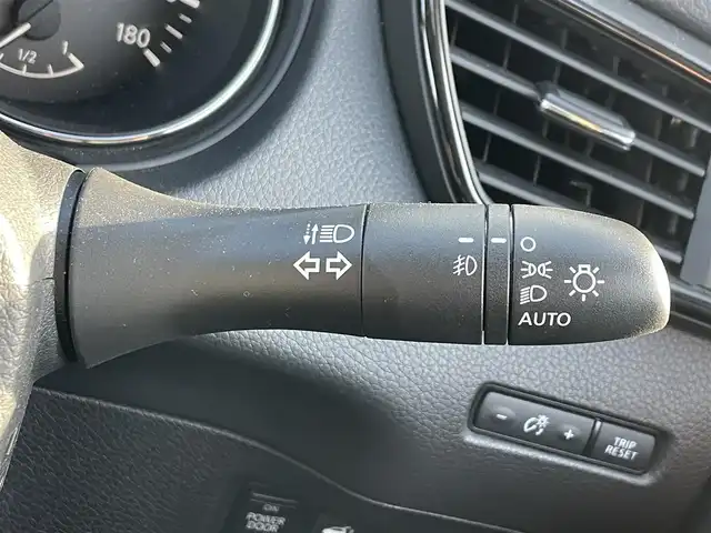 日産 エクストレイル 20Xi 滋賀県 2020(令2)年 4万km チタニウムカーキ 純正メモリナビ/・AM/FM/・CD/SD/・Bluetooth/・フルセグTV/アラウンドビューモニター/ステアリングスイッチ/革巻きステアリング/プロパイロット/エマージェンシーブレーキ/車線逸脱警報/車線逸脱抑制/後側方車両検知/移動物検知/クロストラフィックアラート/クリアランスソナー/コーナリングスタビリリティアシスト/アクティブエンジンブレーキ/追従クルーズコントロール/オーマチックハイビーム/パワーバックドア/ビルトインETC/前後ドライブレコーダー/デジタルインナーミラー/全席シートヒーター/ウェルカムライト/電動格納ミラー/純正18インチアルミホイール