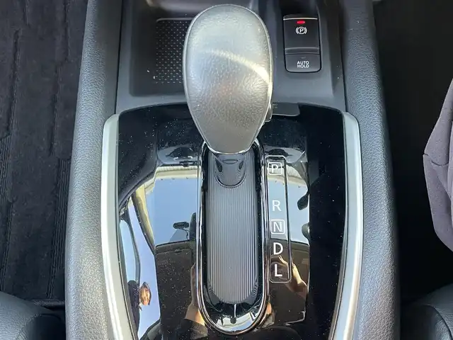 日産 エクストレイル 20Xi 滋賀県 2020(令2)年 4万km チタニウムカーキ 純正メモリナビ/・AM/FM/・CD/SD/・Bluetooth/・フルセグTV/アラウンドビューモニター/ステアリングスイッチ/革巻きステアリング/プロパイロット/エマージェンシーブレーキ/車線逸脱警報/車線逸脱抑制/後側方車両検知/移動物検知/クロストラフィックアラート/クリアランスソナー/コーナリングスタビリリティアシスト/アクティブエンジンブレーキ/追従クルーズコントロール/オーマチックハイビーム/パワーバックドア/ビルトインETC/前後ドライブレコーダー/デジタルインナーミラー/全席シートヒーター/ウェルカムライト/電動格納ミラー/純正18インチアルミホイール