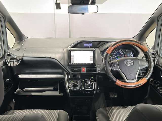 トヨタ ヴォクシー ハイブリッド ZS 煌 茨城県 2018(平30)年 9.6万km イナズマスパーキングブラックガラスフレーク ALPINEナビ（X9Z）/【フルセグTV/CD/DVD/Bluetooth】/バックカメラ/ALPINE12.8インチフリップダウンモニター/両側パワースライドドア/プリクラッシュセーフティ/レーンディパーチャーアラート/クルーズコントロール/横滑り防止装置/ドライブレコーダー/前席シートヒーター/純正16インチAW/ETC/オートハイビーム/オートライト/フォグランプ/純正フロアマット/純正ドアバイザー/ISOFIX