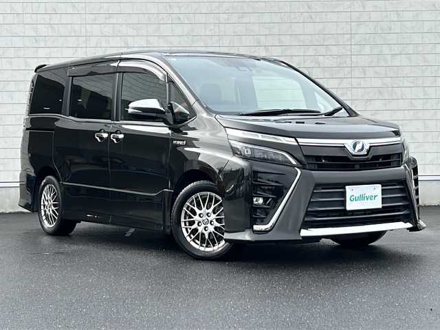 トヨタ ヴォクシー ハイブリッド ZS 煌 茨城県 2018(平30)年 9.6万km イナズマスパーキングブラックガラスフレーク ALPINEナビ（X9Z）/【フルセグTV/CD/DVD/Bluetooth】/バックカメラ/ALPINE12.8インチフリップダウンモニター/両側パワースライドドア/プリクラッシュセーフティ/レーンディパーチャーアラート/クルーズコントロール/横滑り防止装置/ドライブレコーダー/前席シートヒーター/純正16インチAW/ETC/オートハイビーム/オートライト/フォグランプ/純正フロアマット/純正ドアバイザー/ISOFIX