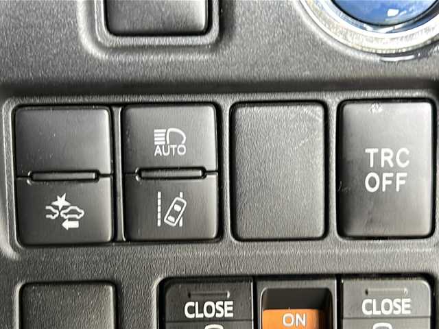 トヨタ ヴォクシー ハイブリッド ZS 煌 茨城県 2018(平30)年 9.6万km イナズマスパーキングブラックガラスフレーク ALPINEナビ（X9Z）/【フルセグTV/CD/DVD/Bluetooth】/バックカメラ/ALPINE12.8インチフリップダウンモニター/両側パワースライドドア/プリクラッシュセーフティ/レーンディパーチャーアラート/クルーズコントロール/横滑り防止装置/ドライブレコーダー/前席シートヒーター/純正16インチAW/ETC/オートハイビーム/オートライト/フォグランプ/純正フロアマット/純正ドアバイザー/ISOFIX