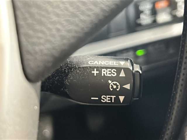 トヨタ ヴォクシー ハイブリッド ZS 煌 茨城県 2018(平30)年 9.6万km イナズマスパーキングブラックガラスフレーク ALPINEナビ（X9Z）/【フルセグTV/CD/DVD/Bluetooth】/バックカメラ/ALPINE12.8インチフリップダウンモニター/両側パワースライドドア/プリクラッシュセーフティ/レーンディパーチャーアラート/クルーズコントロール/横滑り防止装置/ドライブレコーダー/前席シートヒーター/純正16インチAW/ETC/オートハイビーム/オートライト/フォグランプ/純正フロアマット/純正ドアバイザー/ISOFIX