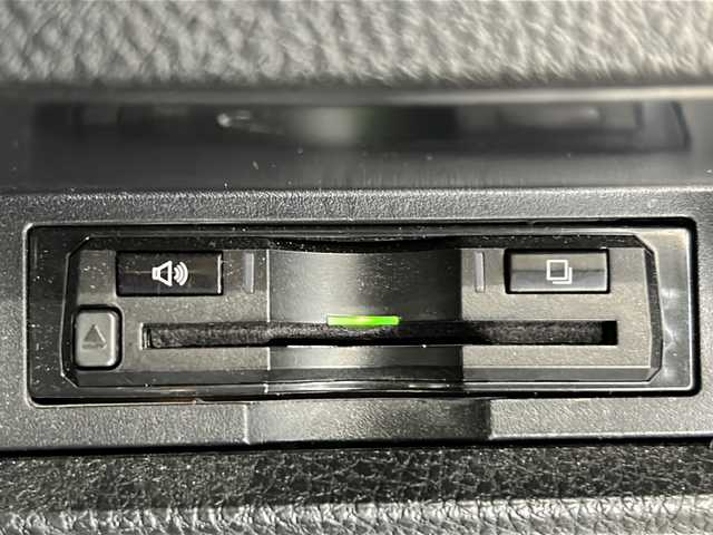 トヨタ ヴォクシー ハイブリッド ZS 煌 茨城県 2018(平30)年 9.6万km イナズマスパーキングブラックガラスフレーク ALPINEナビ（X9Z）/【フルセグTV/CD/DVD/Bluetooth】/バックカメラ/ALPINE12.8インチフリップダウンモニター/両側パワースライドドア/プリクラッシュセーフティ/レーンディパーチャーアラート/クルーズコントロール/横滑り防止装置/ドライブレコーダー/前席シートヒーター/純正16インチAW/ETC/オートハイビーム/オートライト/フォグランプ/純正フロアマット/純正ドアバイザー/ISOFIX