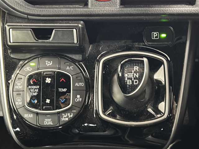 トヨタ ヴォクシー ハイブリッド ZS 煌 茨城県 2018(平30)年 9.6万km イナズマスパーキングブラックガラスフレーク ALPINEナビ（X9Z）/【フルセグTV/CD/DVD/Bluetooth】/バックカメラ/ALPINE12.8インチフリップダウンモニター/両側パワースライドドア/プリクラッシュセーフティ/レーンディパーチャーアラート/クルーズコントロール/横滑り防止装置/ドライブレコーダー/前席シートヒーター/純正16インチAW/ETC/オートハイビーム/オートライト/フォグランプ/純正フロアマット/純正ドアバイザー/ISOFIX