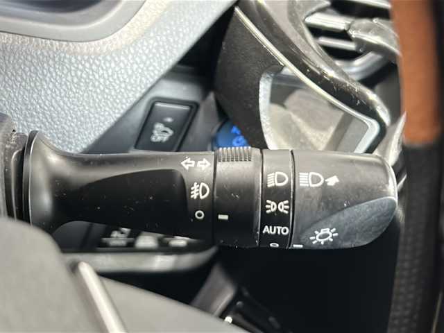 トヨタ ヴォクシー ハイブリッド ZS 煌 茨城県 2018(平30)年 9.6万km イナズマスパーキングブラックガラスフレーク ALPINEナビ（X9Z）/【フルセグTV/CD/DVD/Bluetooth】/バックカメラ/ALPINE12.8インチフリップダウンモニター/両側パワースライドドア/プリクラッシュセーフティ/レーンディパーチャーアラート/クルーズコントロール/横滑り防止装置/ドライブレコーダー/前席シートヒーター/純正16インチAW/ETC/オートハイビーム/オートライト/フォグランプ/純正フロアマット/純正ドアバイザー/ISOFIX