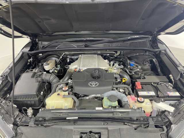 トヨタ ハイラックス Z 神奈川県 2023(令5)年 0.7万km アティチュードブラックマイカ ALPINE11インチナビ/（Bluetooth/CD/DVD/TV)/ドライブレコーダー(前後)/衝突被害軽減システム/車線逸脱警報/バックカメラ/クルーズコントロール/横滑り防止装置/ETC/アイドリングストップ/LEDヘッドライト/フォグランプ/オートライト/ウィンカーミラー/電動格納ミラー/純正17インチAW/シートリフター/プッシュスタート/スマートキー/フロアマット/プリクラッシュセーフティシステム/レーンディパーチャーアラート