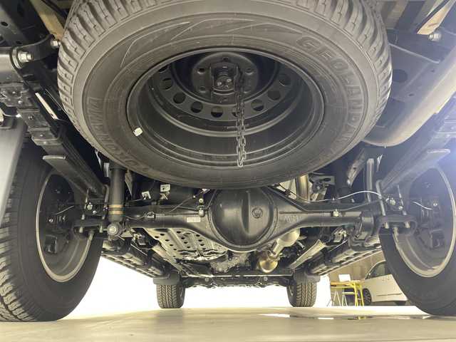 トヨタ ハイラックス Z 神奈川県 2023(令5)年 0.7万km アティチュードブラックマイカ ALPINE11インチナビ/（Bluetooth/CD/DVD/TV)/ドライブレコーダー(前後)/衝突被害軽減システム/車線逸脱警報/バックカメラ/クルーズコントロール/横滑り防止装置/ETC/アイドリングストップ/LEDヘッドライト/フォグランプ/オートライト/ウィンカーミラー/電動格納ミラー/純正17インチAW/シートリフター/プッシュスタート/スマートキー/フロアマット/プリクラッシュセーフティシステム/レーンディパーチャーアラート