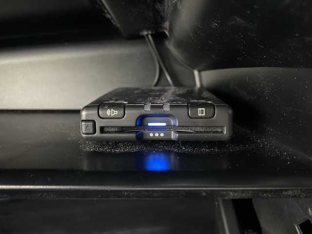 トヨタ ハイラックス Z 神奈川県 2023(令5)年 0.7万km アティチュードブラックマイカ ALPINE11インチナビ/（Bluetooth/CD/DVD/TV)/ドライブレコーダー(前後)/衝突被害軽減システム/車線逸脱警報/バックカメラ/クルーズコントロール/横滑り防止装置/ETC/アイドリングストップ/LEDヘッドライト/フォグランプ/オートライト/ウィンカーミラー/電動格納ミラー/純正17インチAW/シートリフター/プッシュスタート/スマートキー/フロアマット/プリクラッシュセーフティシステム/レーンディパーチャーアラート