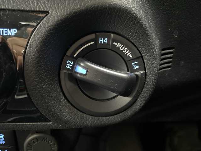 トヨタ ハイラックス Z 神奈川県 2023(令5)年 0.7万km アティチュードブラックマイカ ALPINE11インチナビ/（Bluetooth/CD/DVD/TV)/ドライブレコーダー(前後)/衝突被害軽減システム/車線逸脱警報/バックカメラ/クルーズコントロール/横滑り防止装置/ETC/アイドリングストップ/LEDヘッドライト/フォグランプ/オートライト/ウィンカーミラー/電動格納ミラー/純正17インチAW/シートリフター/プッシュスタート/スマートキー/フロアマット/プリクラッシュセーフティシステム/レーンディパーチャーアラート