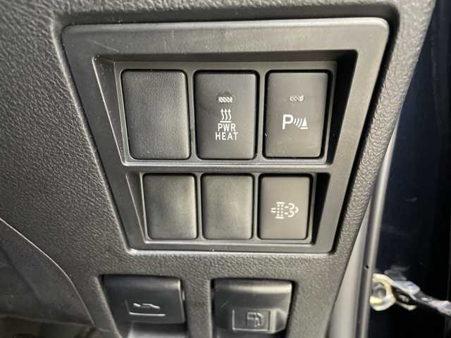 トヨタ ハイラックス Z 神奈川県 2023(令5)年 0.7万km アティチュードブラックマイカ ALPINE11インチナビ/（Bluetooth/CD/DVD/TV)/ドライブレコーダー(前後)/衝突被害軽減システム/車線逸脱警報/バックカメラ/クルーズコントロール/横滑り防止装置/ETC/アイドリングストップ/LEDヘッドライト/フォグランプ/オートライト/ウィンカーミラー/電動格納ミラー/純正17インチAW/シートリフター/プッシュスタート/スマートキー/フロアマット/プリクラッシュセーフティシステム/レーンディパーチャーアラート