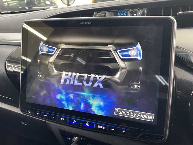 トヨタ ハイラックス Z 神奈川県 2023(令5)年 0.7万km アティチュードブラックマイカ ALPINE11インチナビ/（Bluetooth/CD/DVD/TV)/ドライブレコーダー(前後)/衝突被害軽減システム/車線逸脱警報/バックカメラ/クルーズコントロール/横滑り防止装置/ETC/アイドリングストップ/LEDヘッドライト/フォグランプ/オートライト/ウィンカーミラー/電動格納ミラー/純正17インチAW/シートリフター/プッシュスタート/スマートキー/フロアマット/プリクラッシュセーフティシステム/レーンディパーチャーアラート