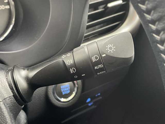 トヨタ ハイラックス Z 神奈川県 2023(令5)年 0.7万km アティチュードブラックマイカ ALPINE11インチナビ/（Bluetooth/CD/DVD/TV)/ドライブレコーダー(前後)/衝突被害軽減システム/車線逸脱警報/バックカメラ/クルーズコントロール/横滑り防止装置/ETC/アイドリングストップ/LEDヘッドライト/フォグランプ/オートライト/ウィンカーミラー/電動格納ミラー/純正17インチAW/シートリフター/プッシュスタート/スマートキー/フロアマット/プリクラッシュセーフティシステム/レーンディパーチャーアラート