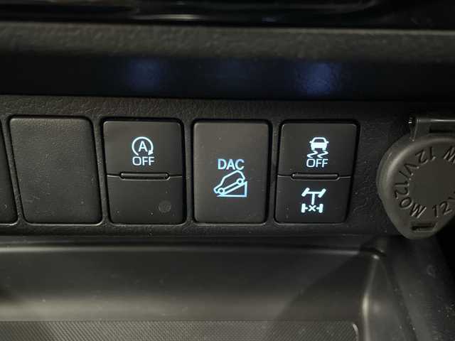 トヨタ ハイラックス Z 神奈川県 2023(令5)年 0.7万km アティチュードブラックマイカ ALPINE11インチナビ/（Bluetooth/CD/DVD/TV)/ドライブレコーダー(前後)/衝突被害軽減システム/車線逸脱警報/バックカメラ/クルーズコントロール/横滑り防止装置/ETC/アイドリングストップ/LEDヘッドライト/フォグランプ/オートライト/ウィンカーミラー/電動格納ミラー/純正17インチAW/シートリフター/プッシュスタート/スマートキー/フロアマット/プリクラッシュセーフティシステム/レーンディパーチャーアラート