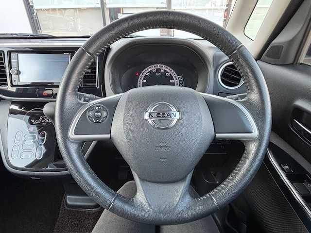 日産 デイズ ルークス X Vセレクション 宮城県 2018(平30)年 1.1万km シルキーホワイトP/シルキーローズM 登録時走行距離10978km/純正SDナビ/バックカメラ/アラウンドビューモニター/ETC/両側パワースライドドア/ドライブレコーダー/エマージェンシーブレーキ/アイドリングストップ/プッシュスタート/純正アルミホイール/スマートキー/AAC/純正フロアマット/電動格納ミラー/ドアバイザー/ハロゲン