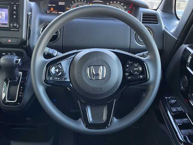 ホンダ Ｎ ＢＯＸ カスタム L 山口県 2021(令3)年 4.4万km プレミアムグラマラスブロンズP 純正ディスプレイオーディオ【WX-211C】/・ワンセグテレビ/・CD/・Bluetooth/・iPod/USB/・AM/FM/ETC/前方ドライブレコーダー/片側パワースライドドア/プッシュスタート/スマートキー/シートヒーター（運転席＋助手席）/LEDヘッドライト/オートライト/USB入力端子/USB充電端子×２/シガーソケット/ホンダセンシング/・衝突軽減ブレーキ/・先行車発進お知らせ機能/・歩行者事故低減ステアリング/・路外逸脱抑制機能/・標識認識機能/・渋滞追従機能付アダプティブクルーズコントロール/・車線維持支援システム/・オートハイビーム/・後方誤発進抑制機能、/・近距離街突軽減ブレーキ/・パーキングセンサーシステム/保証書