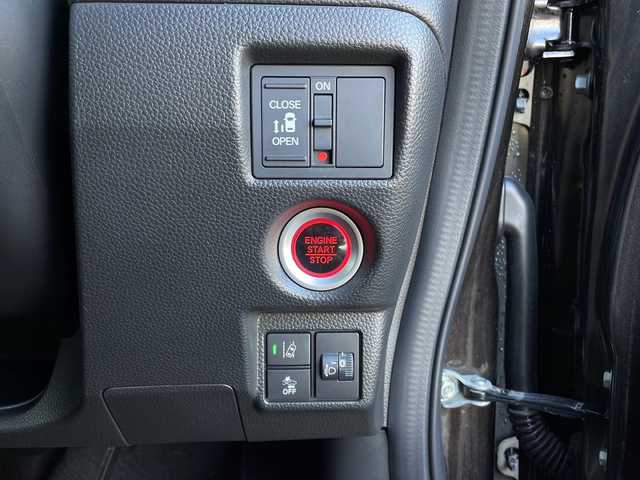 ホンダ Ｎ ＢＯＸ カスタム L 山口県 2021(令3)年 4.4万km プレミアムグラマラスブロンズP 純正ディスプレイオーディオ【WX-211C】/・ワンセグテレビ/・CD/・Bluetooth/・iPod/USB/・AM/FM/ETC/前方ドライブレコーダー/片側パワースライドドア/プッシュスタート/スマートキー/シートヒーター（運転席＋助手席）/LEDヘッドライト/オートライト/USB入力端子/USB充電端子×２/シガーソケット/ホンダセンシング/・衝突軽減ブレーキ/・先行車発進お知らせ機能/・歩行者事故低減ステアリング/・路外逸脱抑制機能/・標識認識機能/・渋滞追従機能付アダプティブクルーズコントロール/・車線維持支援システム/・オートハイビーム/・後方誤発進抑制機能、/・近距離街突軽減ブレーキ/・パーキングセンサーシステム/保証書