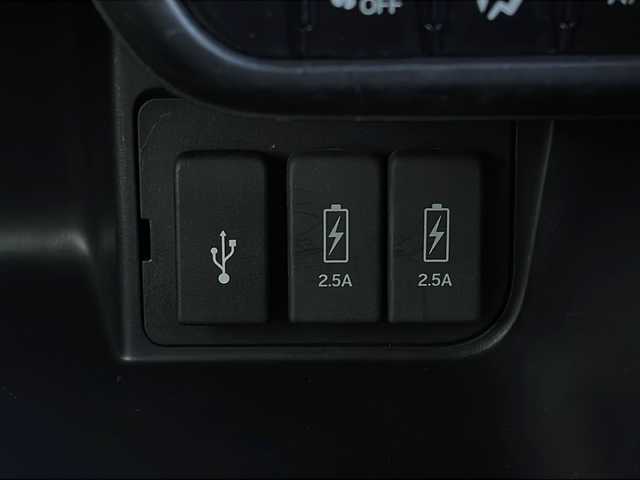 ホンダ Ｎ ＢＯＸ カスタム L 山口県 2021(令3)年 4.4万km プレミアムグラマラスブロンズP 純正ディスプレイオーディオ【WX-211C】/・ワンセグテレビ/・CD/・Bluetooth/・iPod/USB/・AM/FM/ETC/前方ドライブレコーダー/片側パワースライドドア/プッシュスタート/スマートキー/シートヒーター（運転席＋助手席）/LEDヘッドライト/オートライト/USB入力端子/USB充電端子×２/シガーソケット/ホンダセンシング/・衝突軽減ブレーキ/・先行車発進お知らせ機能/・歩行者事故低減ステアリング/・路外逸脱抑制機能/・標識認識機能/・渋滞追従機能付アダプティブクルーズコントロール/・車線維持支援システム/・オートハイビーム/・後方誤発進抑制機能、/・近距離街突軽減ブレーキ/・パーキングセンサーシステム/保証書