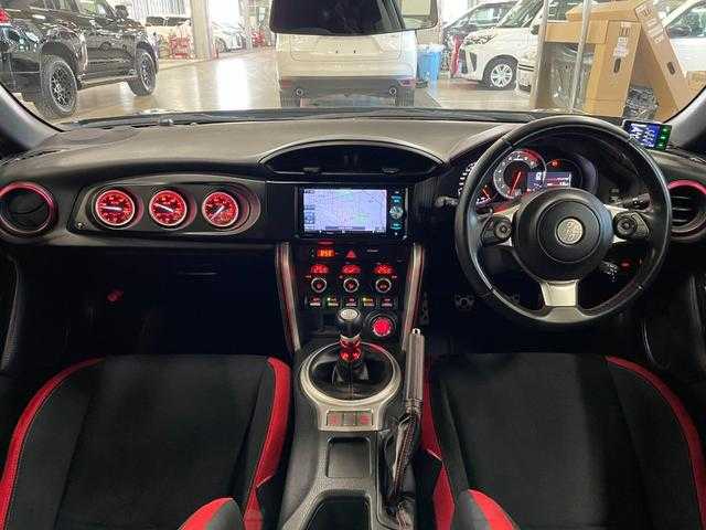 トヨタ ８６ GT 千葉県 2017(平29)年 4.2万km クリスタルブラックシリカ ワンオーナー/HKS車高調/WORKTR-7 18インチAW/GReddyコンフォートスポーツGT スラッシュver.2/SARDGTウイング/BLITZ3連メーター（水温/油温/油圧）/社外メモリナビ/フルセグTV