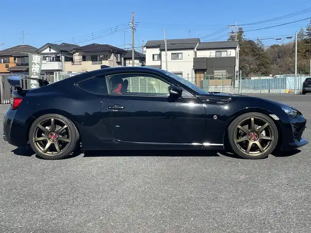 トヨタ ８６ GT 千葉県 2017(平29)年 4.2万km クリスタルブラックシリカ ワンオーナー/HKS車高調/WORKTR-7 18インチAW/GReddyコンフォートスポーツGT スラッシュver.2/SARDGTウイング/BLITZ3連メーター（水温/油温/油圧）/社外メモリナビ/フルセグTV