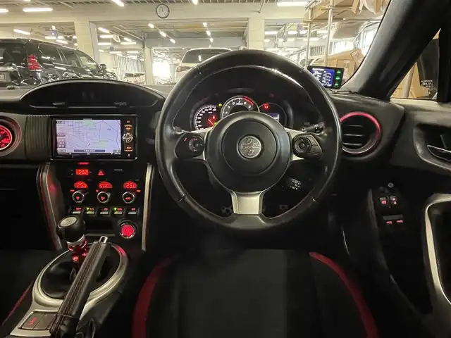 トヨタ ８６ GT 千葉県 2017(平29)年 4.2万km クリスタルブラックシリカ ワンオーナー/HKS車高調/WORKTR-7 18インチAW/GReddyコンフォートスポーツGT スラッシュver.2/SARDGTウイング/BLITZ3連メーター（水温/油温/油圧）/社外メモリナビ/フルセグTV