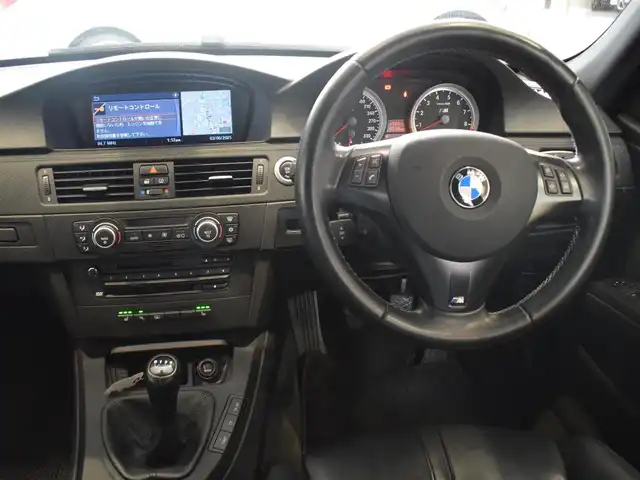 ＢＭＷ Ｍ３ セダン 東京都 2008(平20)年 10.6万km シルバーストーンⅡ F6マニュアル/純正ナビゲーション/黒レザーシート/シートヒータ・シートメモリー/前席電動シート/キセノンライト/プッシュスタート/キーレス/クルーズコントロール/BlueTooth/リアガラスシェイド/ビルシュタイン/メーカー保証書/取扱説明書/記録簿H202122232425262728293031/　　　　R23456年有/純正アルミホイール18インチ/純正フロアマット