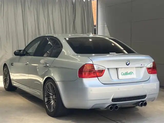 ＢＭＷ Ｍ３ セダン 東京都 2008(平20)年 10.6万km シルバーストーンⅡ F6マニュアル/純正ナビゲーション/黒レザーシート/シートヒータ・シートメモリー/前席電動シート/キセノンライト/プッシュスタート/キーレス/クルーズコントロール/BlueTooth/リアガラスシェイド/ビルシュタイン/メーカー保証書/取扱説明書/記録簿H202122232425262728293031/　　　　R23456年有/純正アルミホイール18インチ/純正フロアマット/外部検査実施済4点