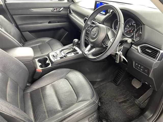 マツダ ＣＸ－５ 25S Lパッケージ 福島県 2017(平29)年 4.5万km マシーングレープレミアムM 衝突軽減ブレーキ/・車線逸脱警報装置/・コーナーセンサー/・レーダークルーズコントロール/純正ナビ/・フルセグTV/BT/CD/DVD/USB/AUX/・バックカメラ/・ETC/・ドライブレコーダー/パワーバックドア/アイドリングストップ/ヘッドアップディスプレイ/電子パーキング/・オートホールド/革巻きステアリング/・ステアリングリモコン/・ステアリングヒーター/レザーシート/・シートヒーター(運転席/助手席)/・パワーシート(運転席/助手席)/・メモリシート(運転席)/プッシュスタート/・スマートキー/・スペアキー/LEDヘッドライト/・オートライト/・フォグライト/純正フロアマット