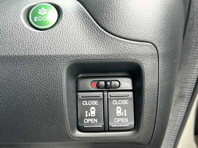 ホンダ Ｎ ＢＯＸ G Lパッケージ 神奈川県 2015(平27)年 5.1万km プレミアムホワイトパールⅡ ワンオーナー/純正ナビ（CD/USB/SD/AUX）/両側パワースライドドア/衝突被害軽減ブレーキ/横滑り防止装置/ＥＴＣ/プッシュスタート/オートライト/純正フロアマット/保証書/取扱説明書