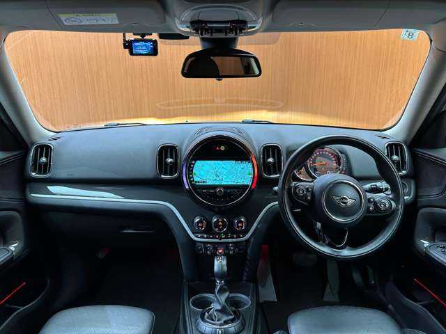 ＭＩＮＩ ミニ クロスオーバー クーパー SD オール4 千葉県 2017(平29)年 7.3万km メルティングシルバーM 黒革　/シートヒーター　/パワーシート　/ＡＣＣ　/純正ナビ　/バックカメラ　　/ＬＥＤヘッドライト　/オートライト　/リアＰＤＣ　/１オーナー　/電動リアゲート　/ＥＴＣ　/純正１８インチＡＷ　/ドライブレコーダー