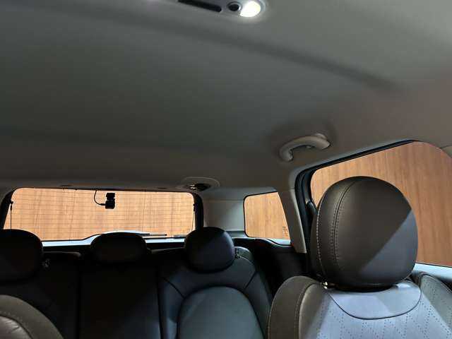 ＭＩＮＩ ミニ クロスオーバー クーパー SD オール4 千葉県 2017(平29)年 7.3万km メルティングシルバーM 黒革　/シートヒーター　/パワーシート　/ＡＣＣ　/純正ナビ　/バックカメラ　　/ＬＥＤヘッドライト　/オートライト　/リアＰＤＣ　/１オーナー　/電動リアゲート　/ＥＴＣ　/純正１８インチＡＷ　/ドライブレコーダー