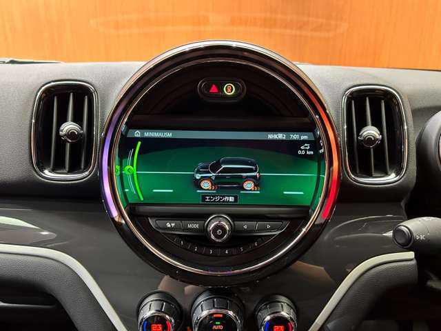 ＭＩＮＩ ミニ クロスオーバー クーパー SD オール4 千葉県 2017(平29)年 7.3万km メルティングシルバーM 黒革　/シートヒーター　/パワーシート　/ＡＣＣ　/純正ナビ　/バックカメラ　　/ＬＥＤヘッドライト　/オートライト　/リアＰＤＣ　/１オーナー　/電動リアゲート　/ＥＴＣ　/純正１８インチＡＷ　/ドライブレコーダー