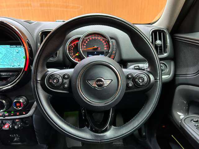 ＭＩＮＩ ミニ クロスオーバー クーパー SD オール4 千葉県 2017(平29)年 7.3万km メルティングシルバーM 黒革　/シートヒーター　/パワーシート　/ＡＣＣ　/純正ナビ　/バックカメラ　　/ＬＥＤヘッドライト　/オートライト　/リアＰＤＣ　/１オーナー　/電動リアゲート　/ＥＴＣ　/純正１８インチＡＷ　/ドライブレコーダー