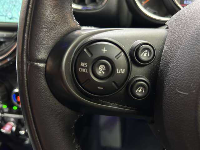 ＭＩＮＩ ミニ クロスオーバー クーパー SD オール4 千葉県 2017(平29)年 7.3万km メルティングシルバーM 黒革　/シートヒーター　/パワーシート　/ＡＣＣ　/純正ナビ　/バックカメラ　　/ＬＥＤヘッドライト　/オートライト　/リアＰＤＣ　/１オーナー　/電動リアゲート　/ＥＴＣ　/純正１８インチＡＷ　/ドライブレコーダー