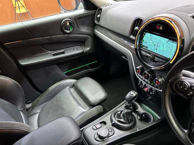 ＭＩＮＩ ミニ クロスオーバー クーパー SD オール4 千葉県 2017(平29)年 7.3万km メルティングシルバーM 黒革　/シートヒーター　/パワーシート　/ＡＣＣ　/純正ナビ　/バックカメラ　　/ＬＥＤヘッドライト　/オートライト　/リアＰＤＣ　/１オーナー　/電動リアゲート　/ＥＴＣ　/純正１８インチＡＷ　/ドライブレコーダー