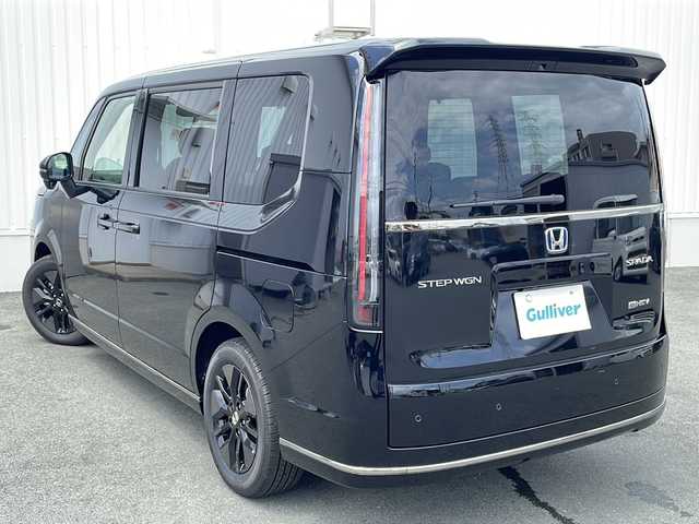 ホンダ ステップワゴン スパーダ eHEV 三重県 2025(令7)年 0.1千km クリスタルブラックパール 登録済未使用車/純正11.4型ナビ(AM/FM/CD/DVD/TV/BT)/純正15.6型リア席モニター/バックカメラ/BSM/前席シートヒーター/電動リヤゲート/スペアキー/オットマン/USB・タイプC給電ポート/革巻きステアリング/コーナーセンサー/レーダークルーズコントロール/パドルシフト/ウォークスルー/オートハイビーム/両側パワースライドドア/デイライト/電動格納ミラー/禁煙車