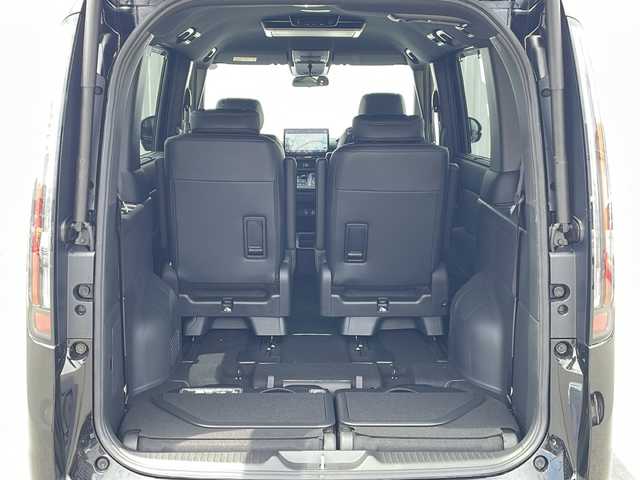 ホンダ ステップワゴン スパーダ eHEV 三重県 2025(令7)年 0.1千km クリスタルブラックパール 登録済未使用車/純正11.4型ナビ(AM/FM/CD/DVD/TV/BT)/純正15.6型リア席モニター/バックカメラ/BSM/前席シートヒーター/電動リヤゲート/スペアキー/オットマン/USB・タイプC給電ポート/革巻きステアリング/コーナーセンサー/レーダークルーズコントロール/パドルシフト/ウォークスルー/オートハイビーム/両側パワースライドドア/デイライト/電動格納ミラー/禁煙車