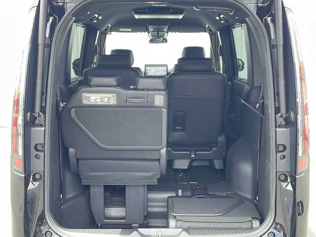 ホンダ ステップワゴン スパーダ eHEV 三重県 2025(令7)年 0.1千km クリスタルブラックパール 登録済未使用車/純正11.4型ナビ(AM/FM/CD/DVD/TV/BT)/純正15.6型リア席モニター/バックカメラ/BSM/前席シートヒーター/電動リヤゲート/スペアキー/オットマン/USB・タイプC給電ポート/革巻きステアリング/コーナーセンサー/レーダークルーズコントロール/パドルシフト/ウォークスルー/オートハイビーム/両側パワースライドドア/デイライト/電動格納ミラー/禁煙車